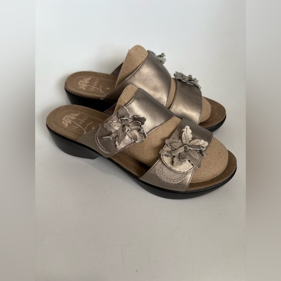 Dansko Donna bronze leather flower sandals slide wedge size 8.5 - Picture 2 of 9
